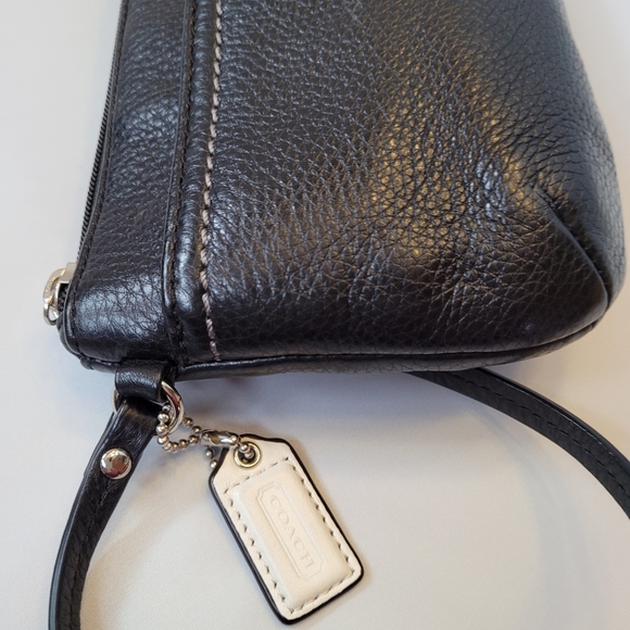 Coach Wristlet Black Leather Silver Turnlock - Picture 4 of 8